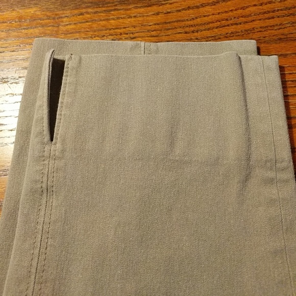 WHBM Slim Crop Pants - Picture 5 of 8